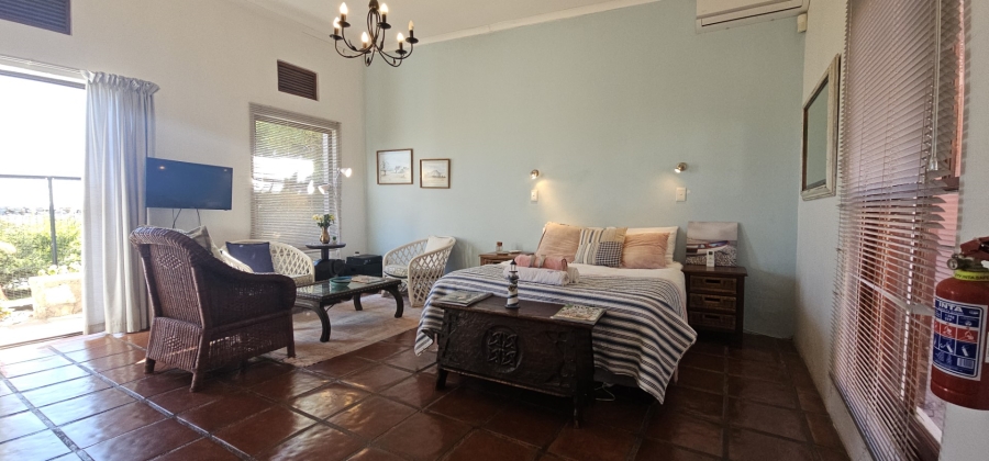 6 Bedroom Property for Sale in Middedorp Western Cape